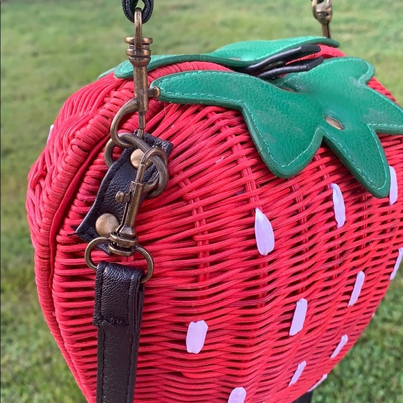 NWOT🍓crossbody/shoulder handcrafted woven bag - Picture 1 of 16